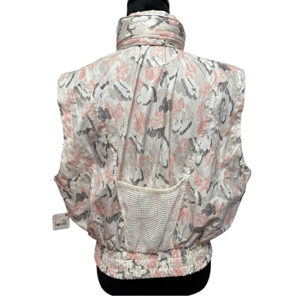 NWT Free People Movement Off The Grid Vest in Ivory Floral. - Picture 3 of 11